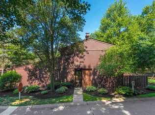 5570 Barton Rd UNIT 418, North Olmsted, OH