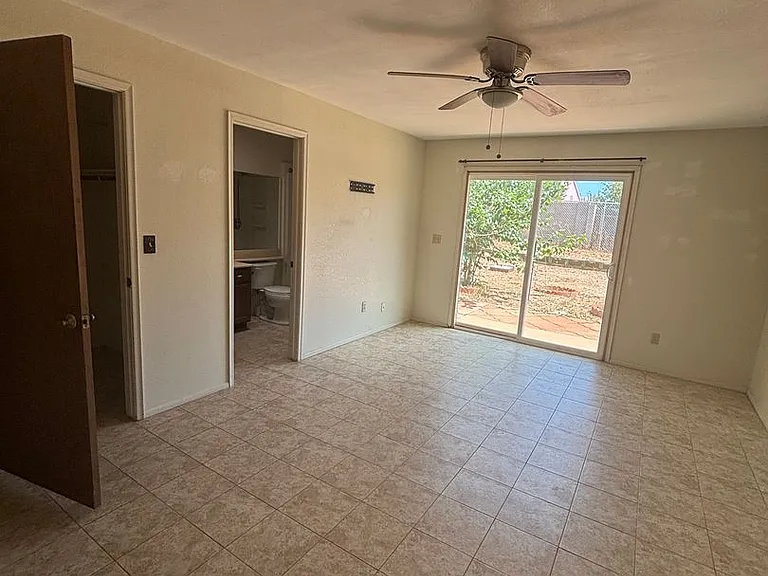 554 Hegge Dr — Photo 6