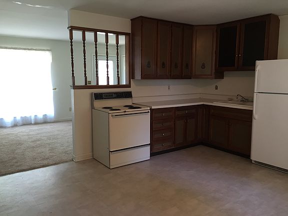 3rd image of 204 Dean Dr