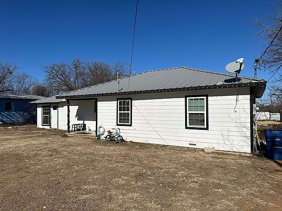 3rd image of 906 7th St
