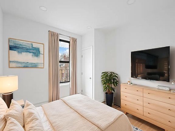 4th image of 1130 President St #2