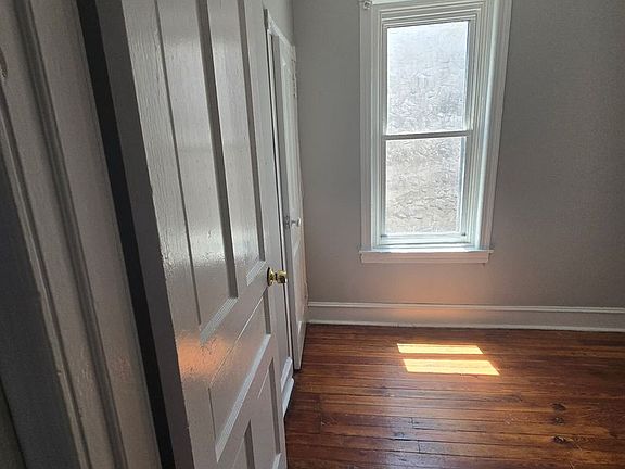 4th image of 1249 N Alden St