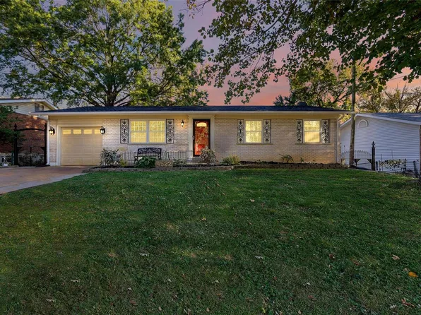 4522 Ferrer Dr, Saint Louis, MO 63129