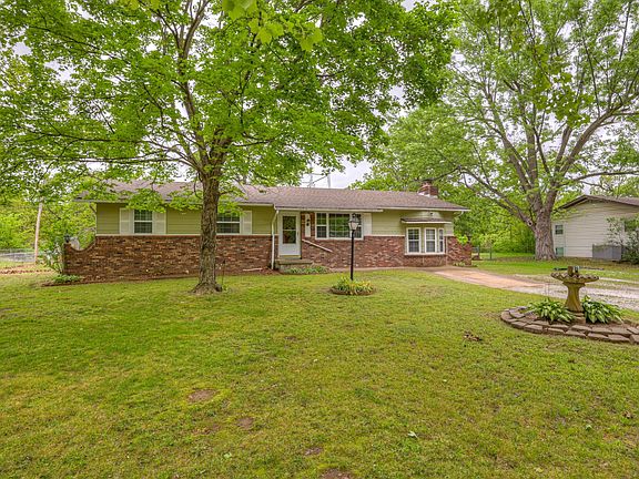 3rd image of 138 Red Oak Drive