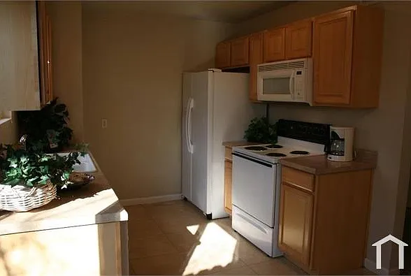 3373 E Fairmont Ave #102 — Photo 6