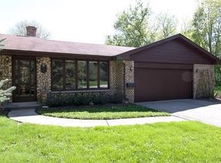 28485 W Maple Ave, Barrington, IL 60010