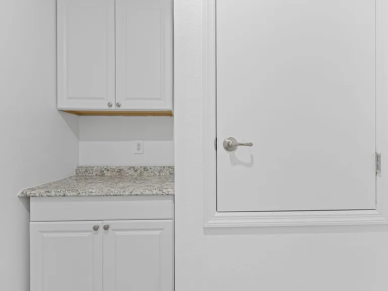 681 SW Millard Dr — Photo 46