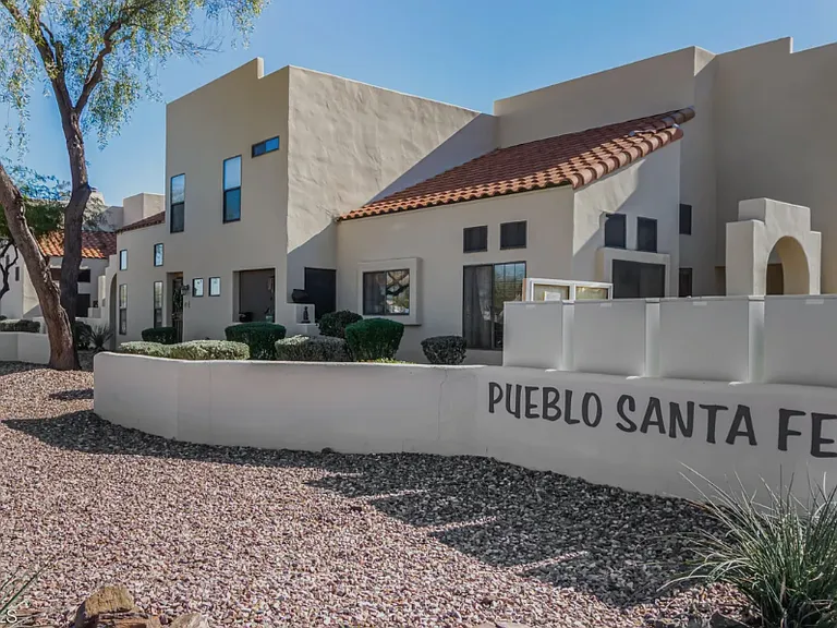 Pueblo Santa Fe Townhomes in Chandler.