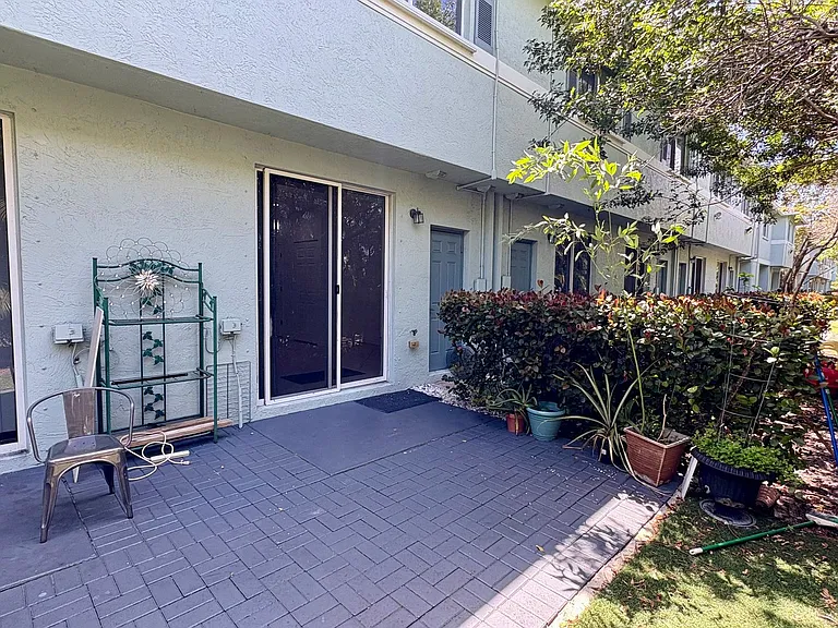 1956 Alamanda Way — Photo 15