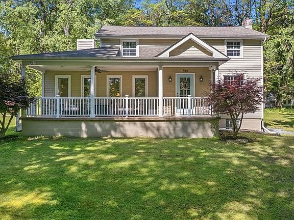 2nd image of 746 Crawford Rd