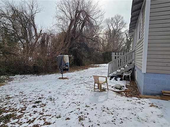 4th image of 909 Randolph St