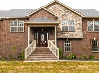 8 Chapel Rdg, Clarksville, TN 37040