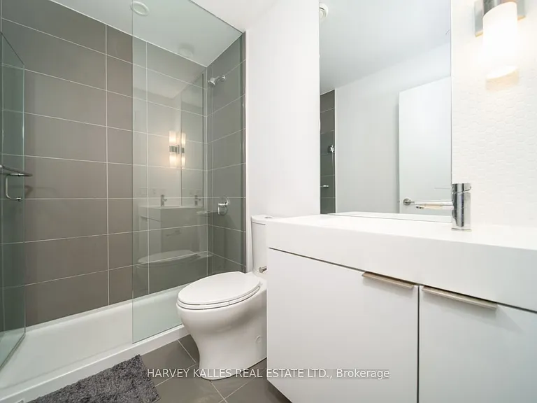 33 Helendale Ave #2607 — Photo 6
