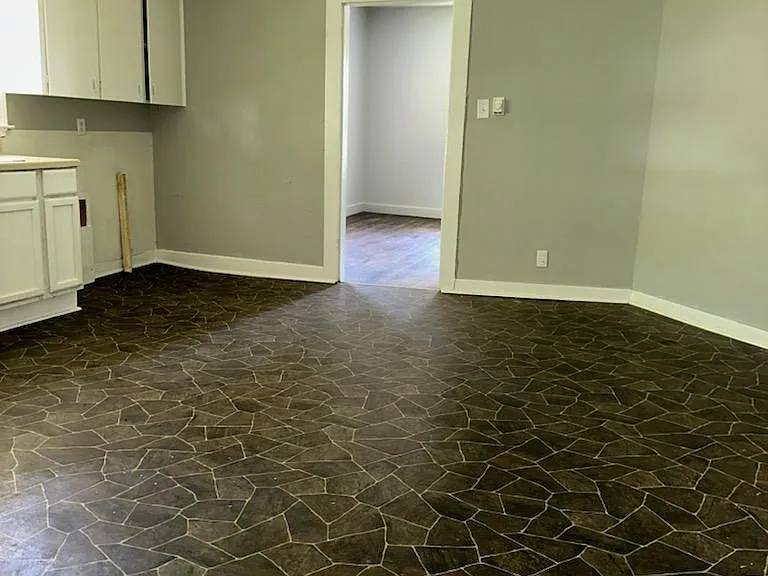 360 Farley St — Photo 3