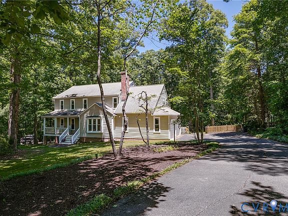 3rd image of 1107 Royal Ridge Rd