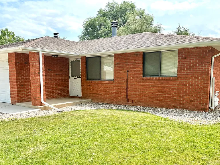 2204-2206 Albany Ct — Photo 3