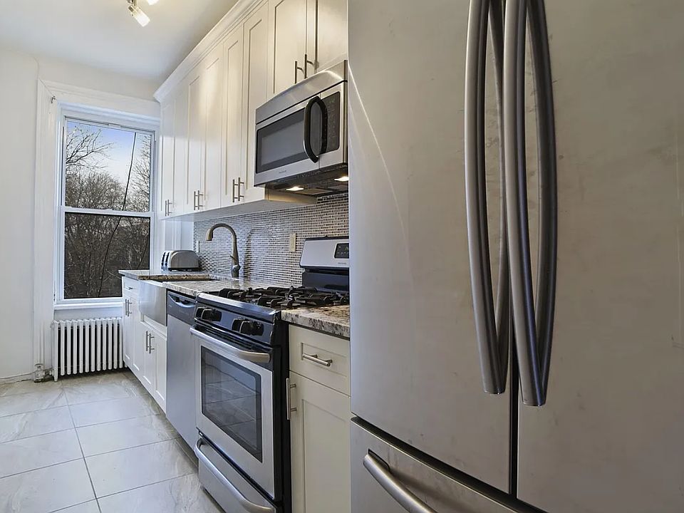 1st image of 610 Vanderbilt Ave #2