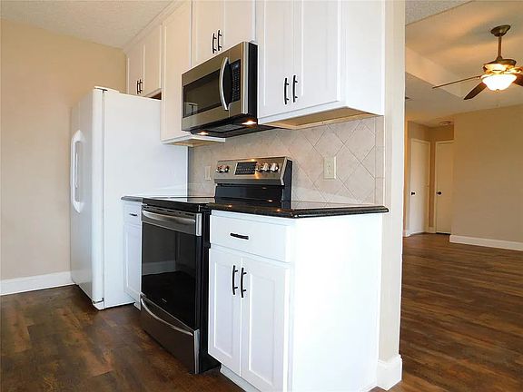 5th image of 1606 Brook Glen Dr