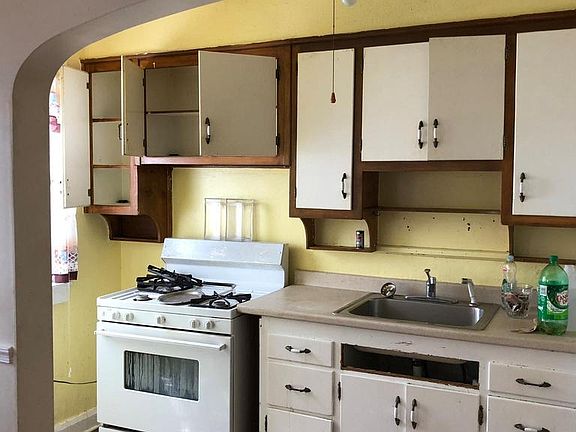 3rd image of 523 Parksley Ave