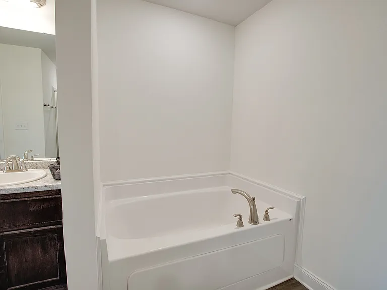 200 Abercorn Dr — Photo 13