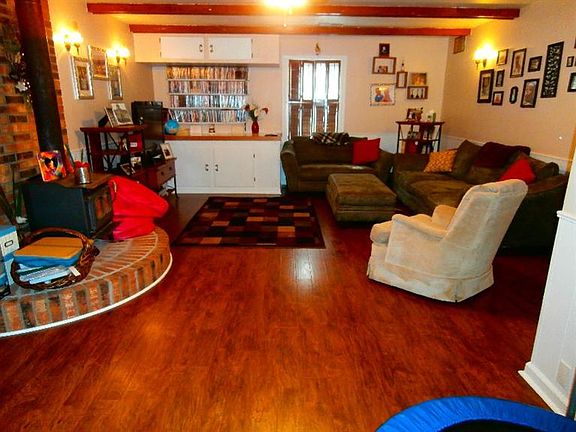 3rd image of 104 Cherry Ln