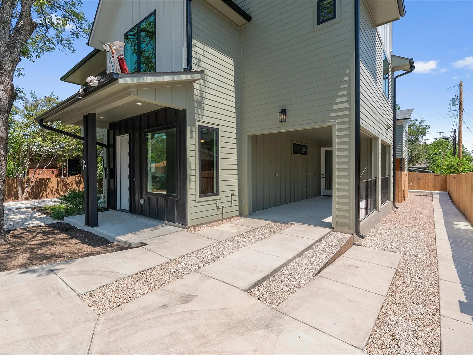 3 bed, 4.0 bath, 1979 sqft, $3,650 — Photo 3