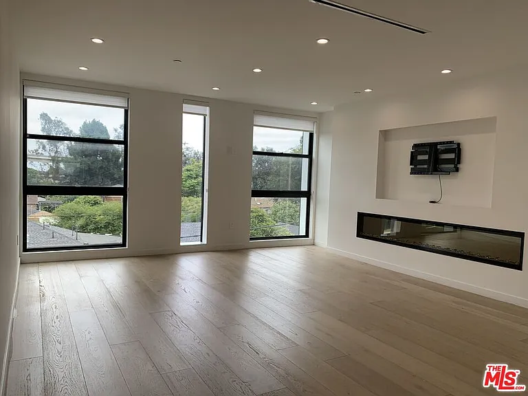 11341 Pearl St — Photo 22