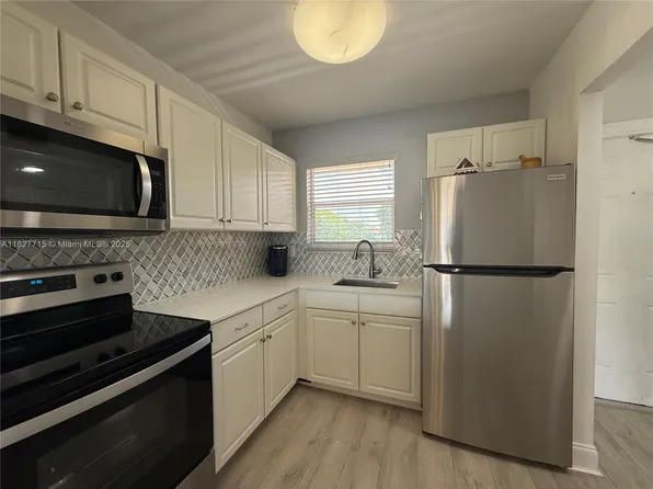 8880 Sunrise Lakes Blvd APT 307, Sunrise, FL 33322