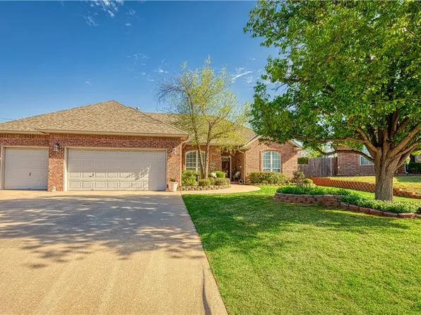 6320 Woodcreek Dr, Warr Acres, OK 73122