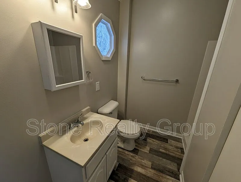 Studio, 1.0 bath, $775 — Photo 4