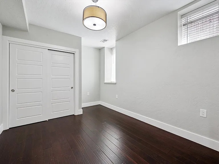 2222 E 21st Ave — Photo 17