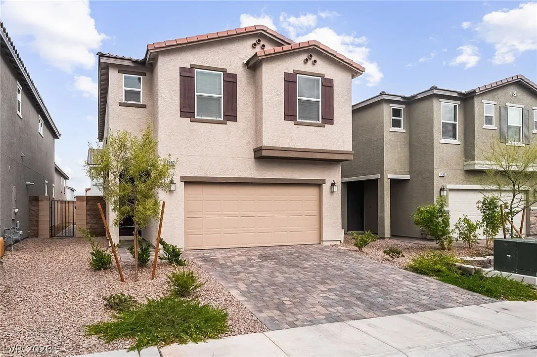3 bed, 2.5 bath, 2069 sqft, $2,400 — Photo 3
