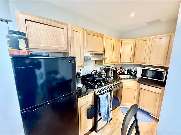 220 Hanover St #13 — Photo 5