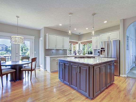 4th image of 22002 NE Lachenview Ln