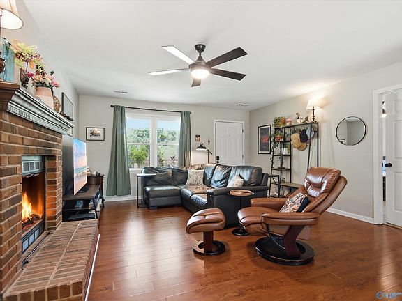 5th image of 111 Lewis Ln