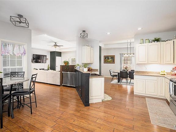 5th image of 188 Heritage Dr