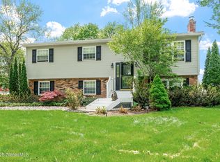 101 Woodview Ct, Voorheesville, NY 12186