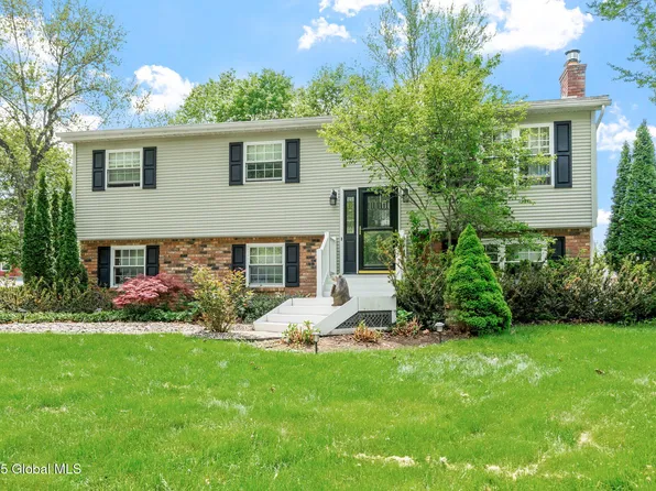 101 Woodview Court, Voorheesville, NY 12186