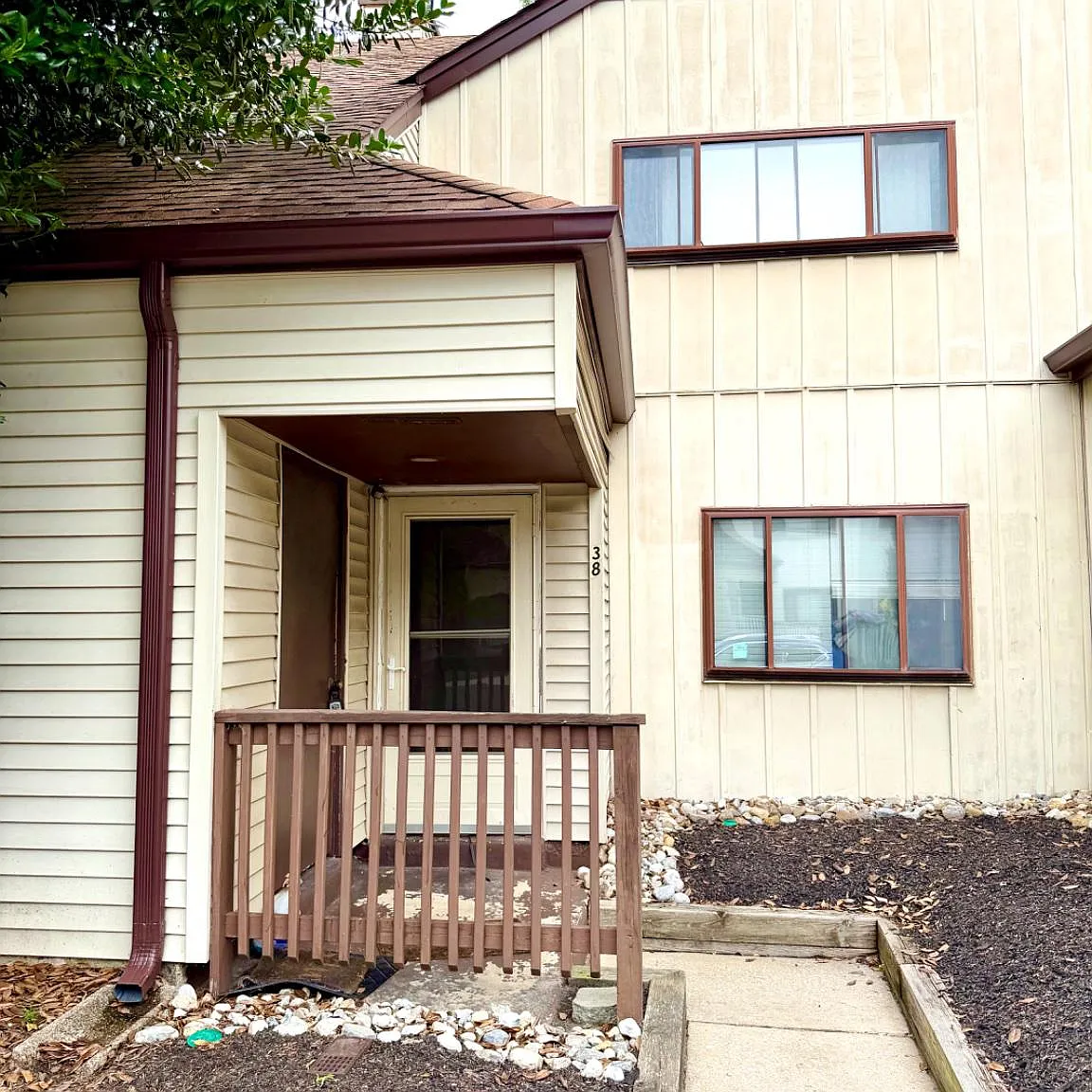 2 bed, 1.5 bath, 1267 sqft, $1,950 — Photo 1