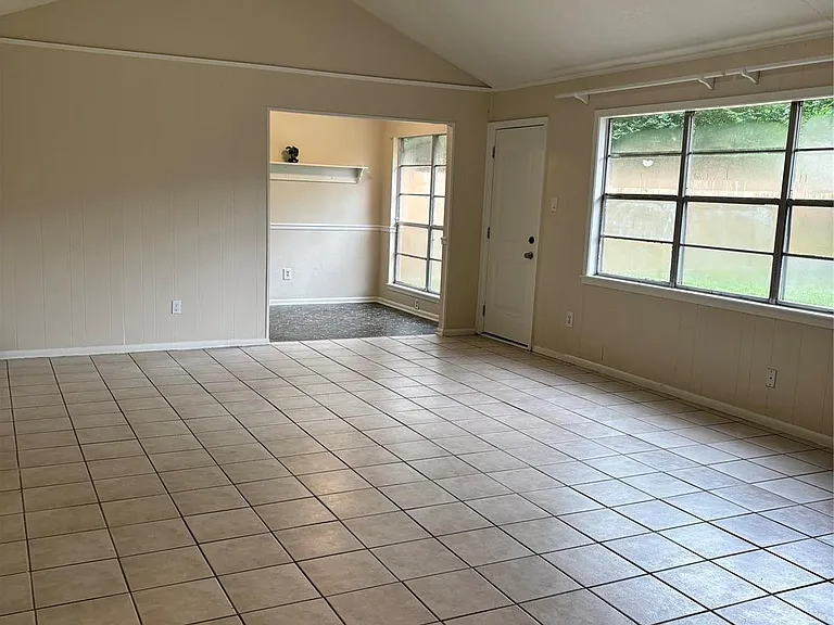 3506 Valerie Ln — Photo 2