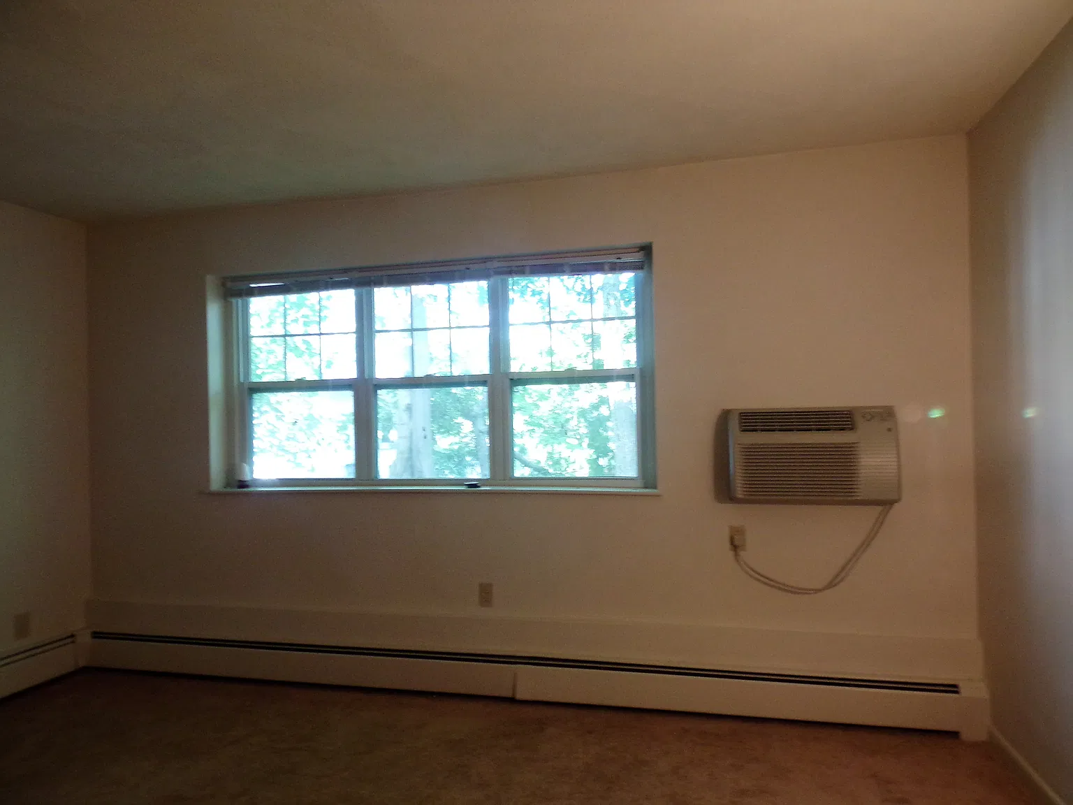 671 Broad St — Photo 3