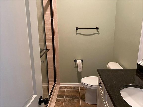 5th image of 127 Highway 22 E APT E6