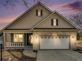 2706 Meadow Ridge Dr, Saint Joseph, MO 64504