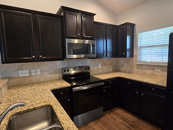3rd image of 7231 Kenyon Dr