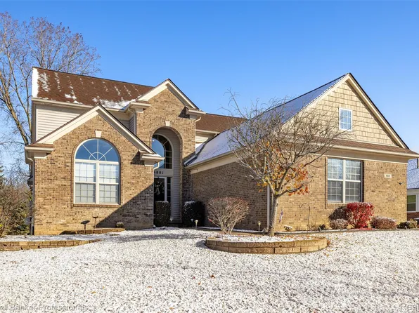 4881 Spring Meadow Dr, Clarkston, MI 48348