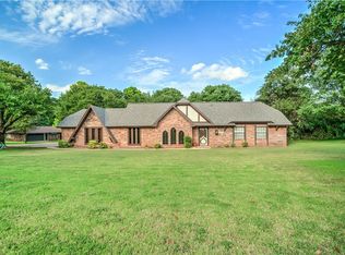 1677 Sawmill Rd, Edmond, OK 73034