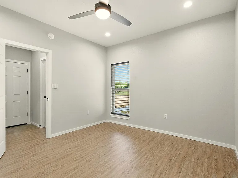 7433 FM 603 — Photo 12