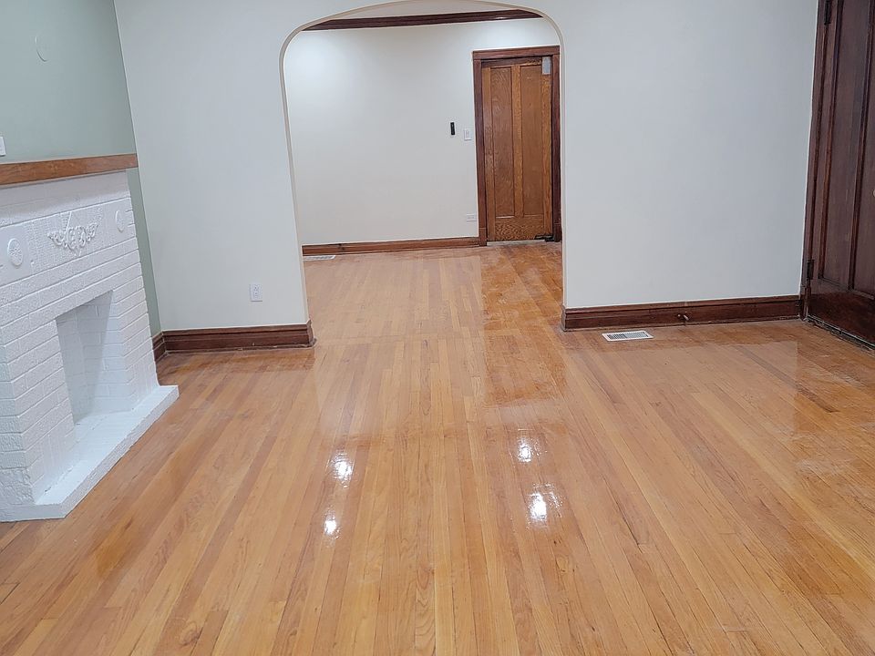 1st image of 4830 W Oakdale Ave Unit 1