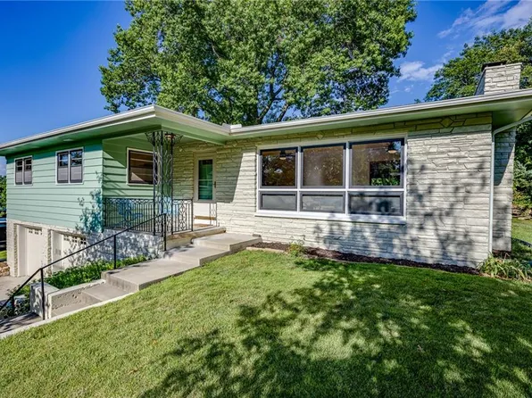 412 Country Club Ct, Lawrence, KS 66044