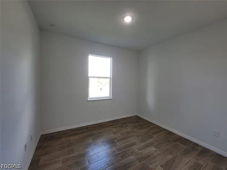 684 Thomas Sherwin Ave S — Photo 8